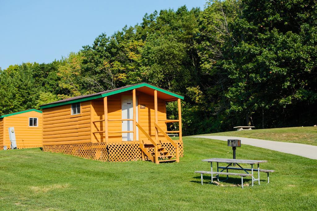Plymouth Rock Camping Resort Basic Cabin Elkhart Lake Luaran gambar
